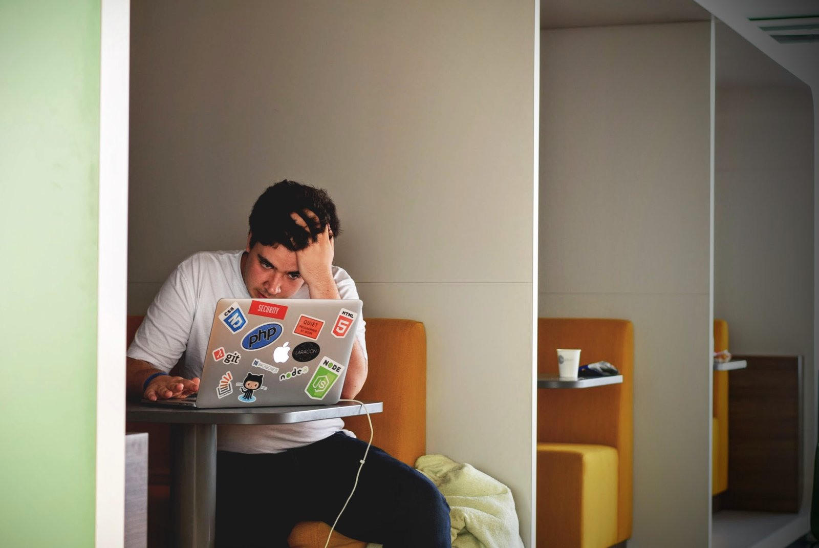 CMS, hébergeur, serveur… respirez, on vous traduit tout.